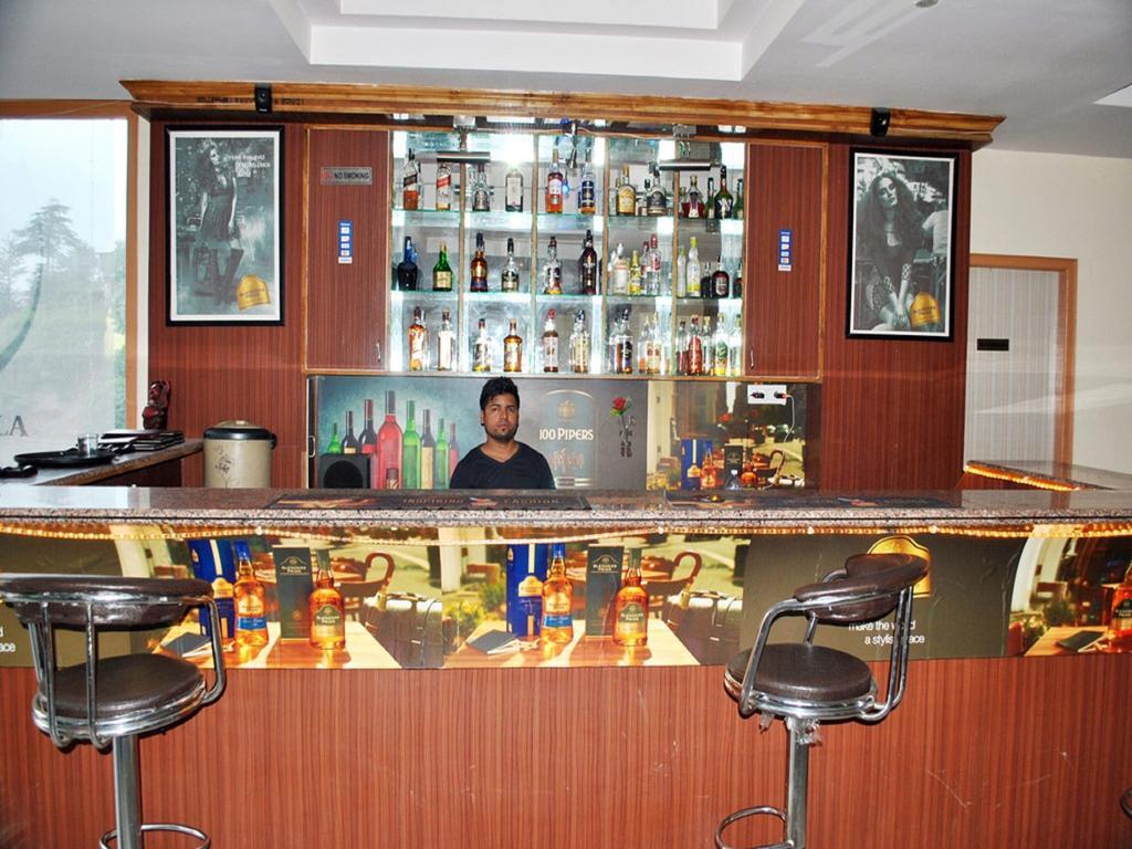 Hôtel The Grand Welcome à Shimla Extérieur photo